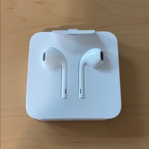 apple earbuds